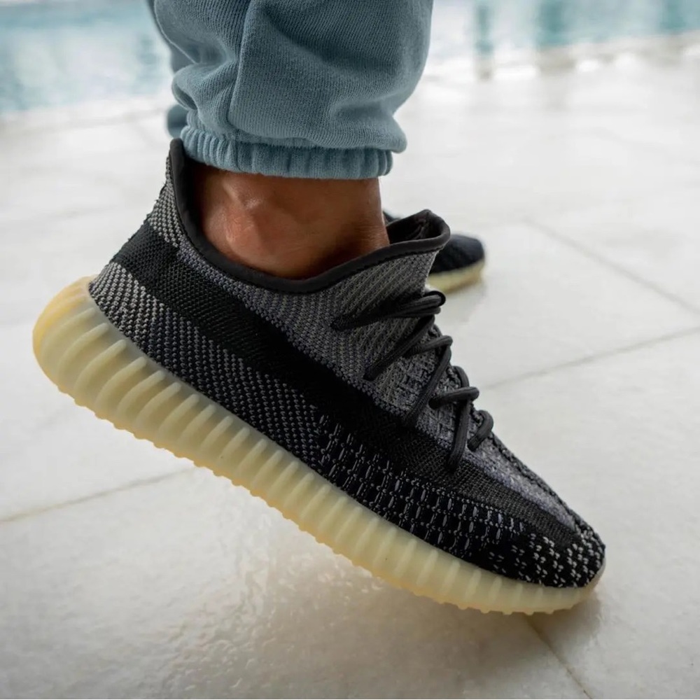 BNIB Men’s Yeezy Boost 350 V2 Carbon BNIB